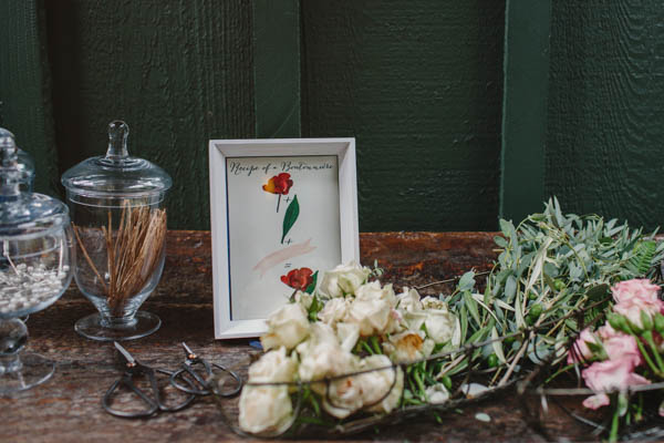 simple and elegant tablescape