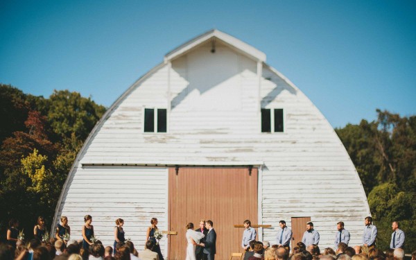 Saint-Louis-Faust-Park-Outdoor-Barn-Wedding