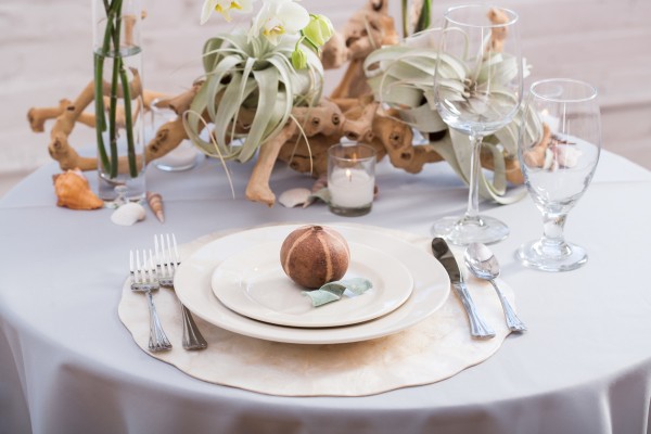 chic beach wedding decor