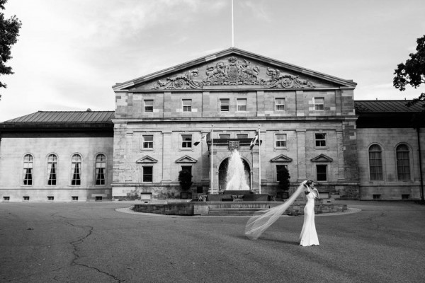 long veil photo of bride