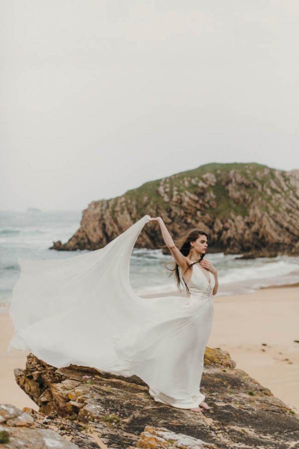 Dramatic-Beach-Wedding-Photos-13