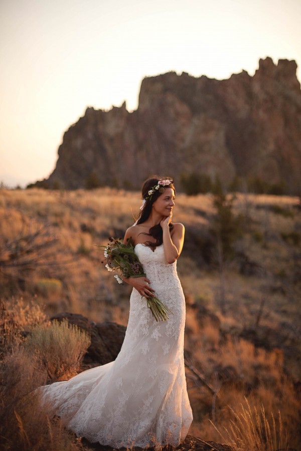 loose bouquet with dark colors