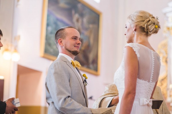 Yellow-Grey-Wedding-Mantas-Photography-11