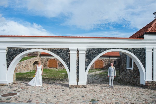 Yellow-Grey-Wedding-Mantas-Photography-21