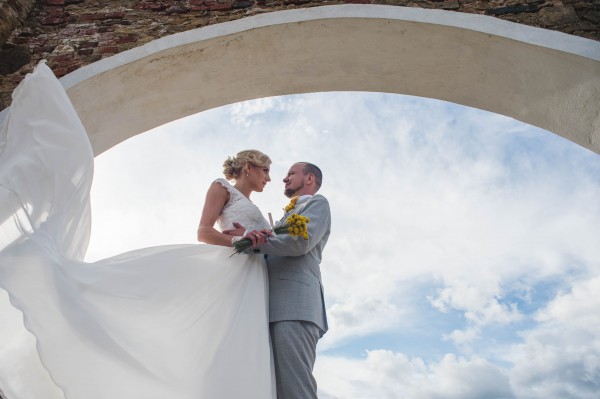 Yellow-Grey-Wedding-Mantas-Photography-22