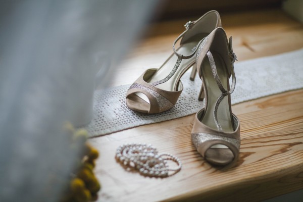 Yellow-Grey-Wedding-Mantas-Photography-5