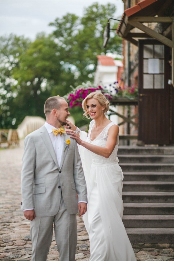 Yellow-Grey-Wedding-Mantas-Photography-6