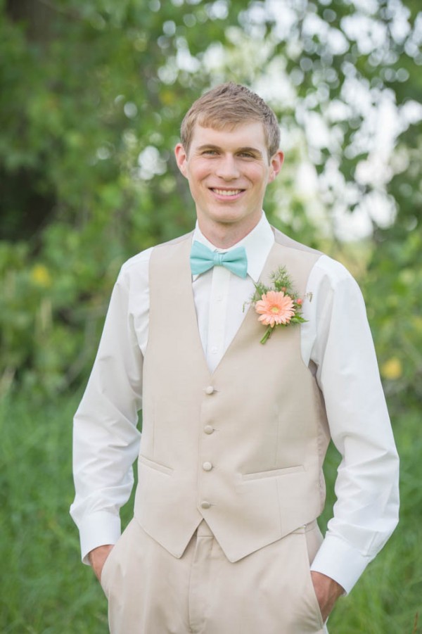 Coral and Teal Wedding at Kingsland Bay State Park | Junebug Weddings