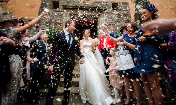 wedding-confetti-photograph