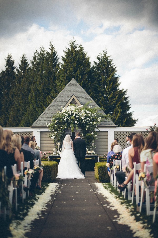 Elegant-Garden-Wedding-Oregon-Golf-Club-Ben-Pigao (19 of 32)