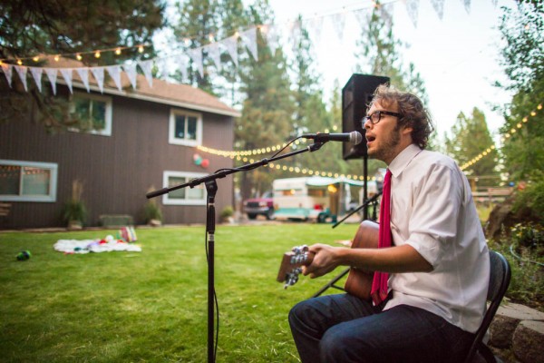 Colorful-Backyard-Wedding-in-Oregon (30 of 33)