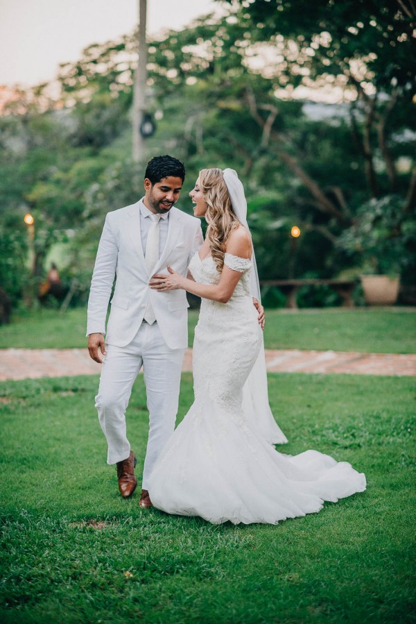 Romantic Puerto Rican Wedding at Hacienda Siesta Alegre | Junebug Weddings