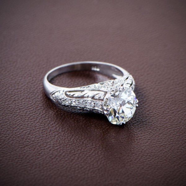 Antique-Diamond-Engagement-Ring-Set-in-Platinum-10706-Artistic-View-6