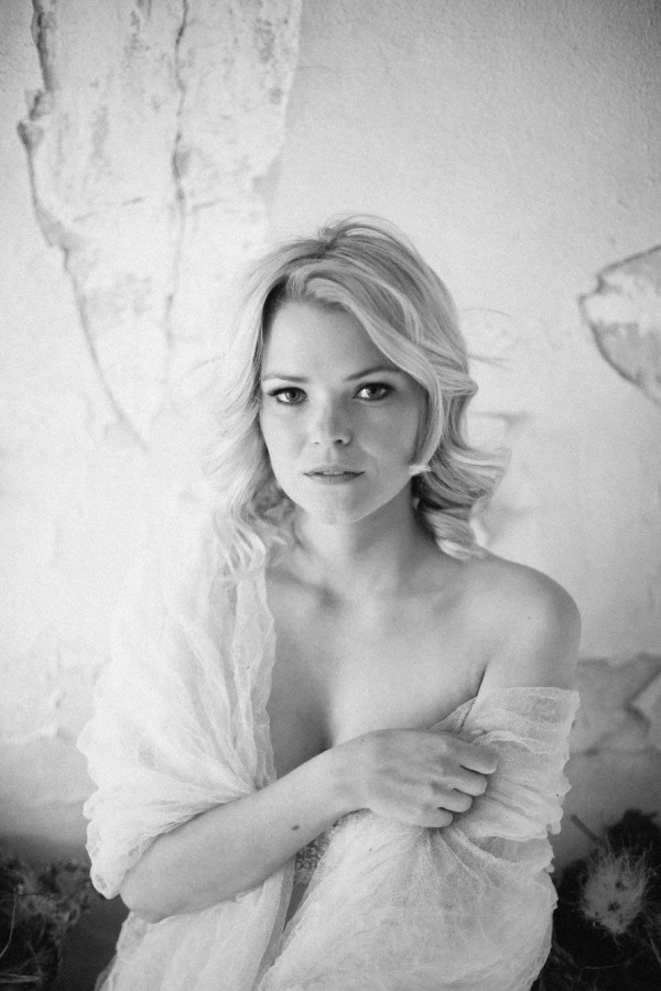 Vintage-Boudoir-Session-Inspired-Leaves-Light-Kathy-Davies-Photography (12 of 16)