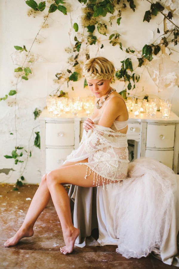 Vintage Boudoir Session Inspired By Leaves And Light Junebug Weddings