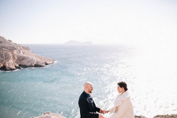 Chilly-Waterfront-Engagement-Near-Marseille-Laurent-Brouzet (16 of 24)