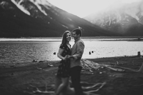 Breathtaking-Lake-Minnewanka-Engagement-Daring-Wanderer (24 of 27)