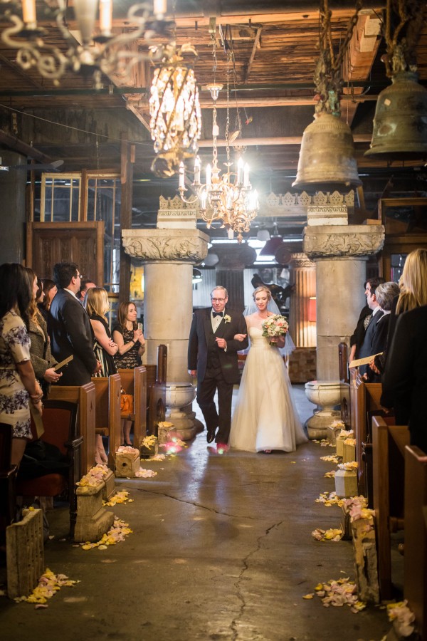 Vintage-Chicago-Wedding-at-Salvage-One (18 of 31)