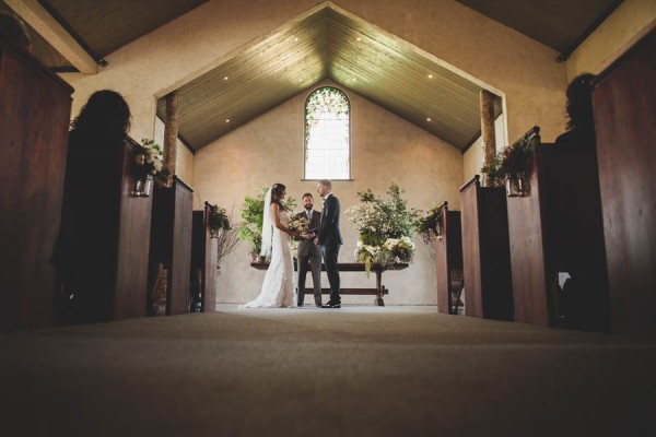 Converted-Barn-Wedding-at-the-Stones-of-the-Yarra-Valley-Darin-Collinson-Photography (8 of 26)