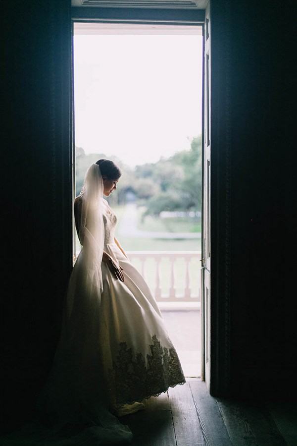 Elegant-Southern-Bridal-Portraits-at-Drayton-Hall-Catherine-Ann-Photography (13 of 27)