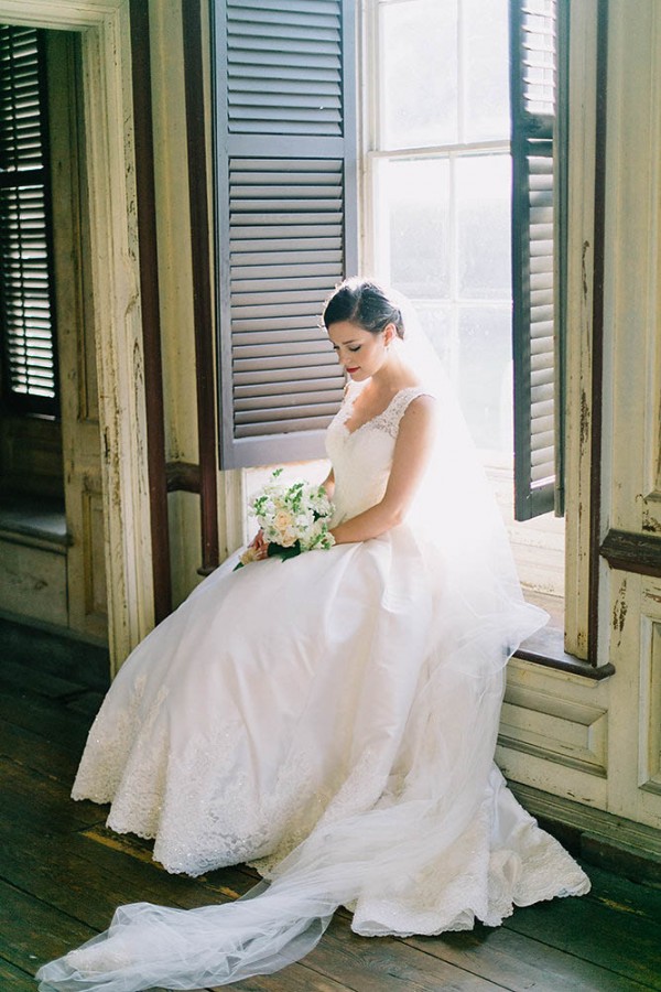 Elegant-Southern-Bridal-Portraits-at-Drayton-Hall-Catherine-Ann-Photography (5 of 27)