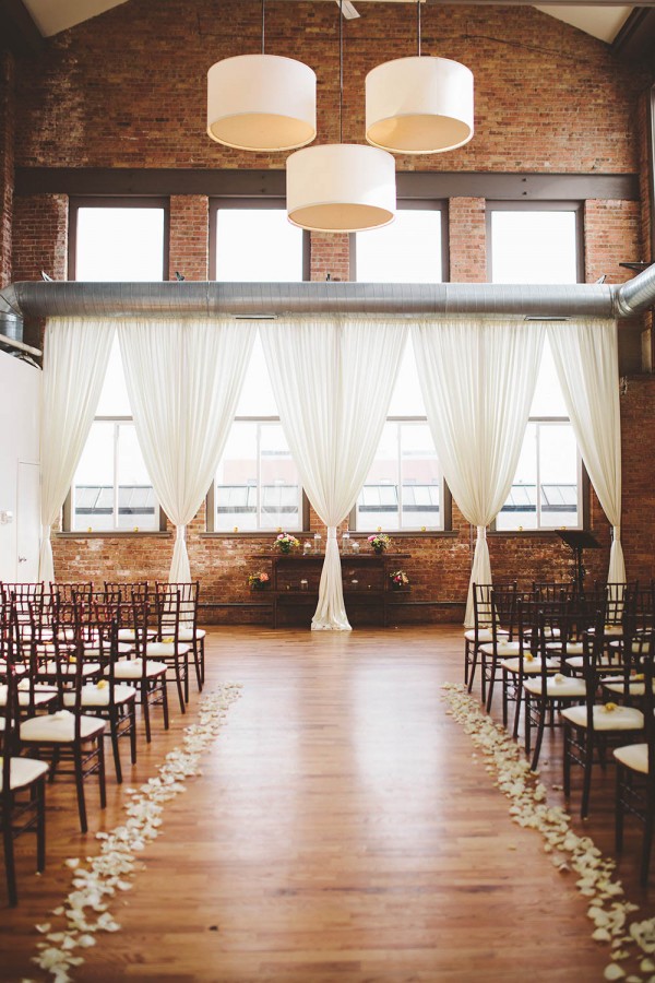 Chic-Urban-Chicago-Wedding-at-City-View-Loft (10 of 39)