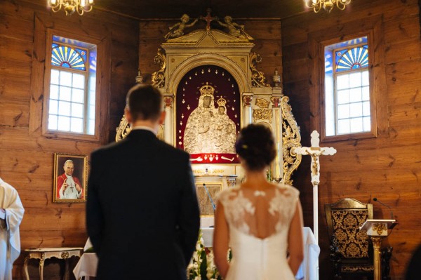 This Romantic Bridal Veil Lakes Wedding Was a Secret Garden Come to Life