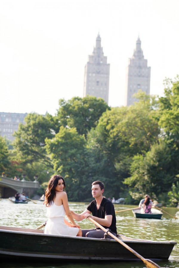 Romantic-Central-Park-Engagement-Photos-Modern-Wedding-Photography-0011