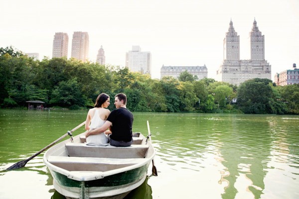 Romantic-Central-Park-Engagement-Photos-Modern-Wedding-Photography--5