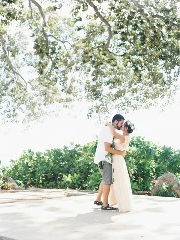 Colorful-Vintage-Hawaiian-Wedding-at-Olowalu-Plantation-House-Wendy-Laurel-Photography-1