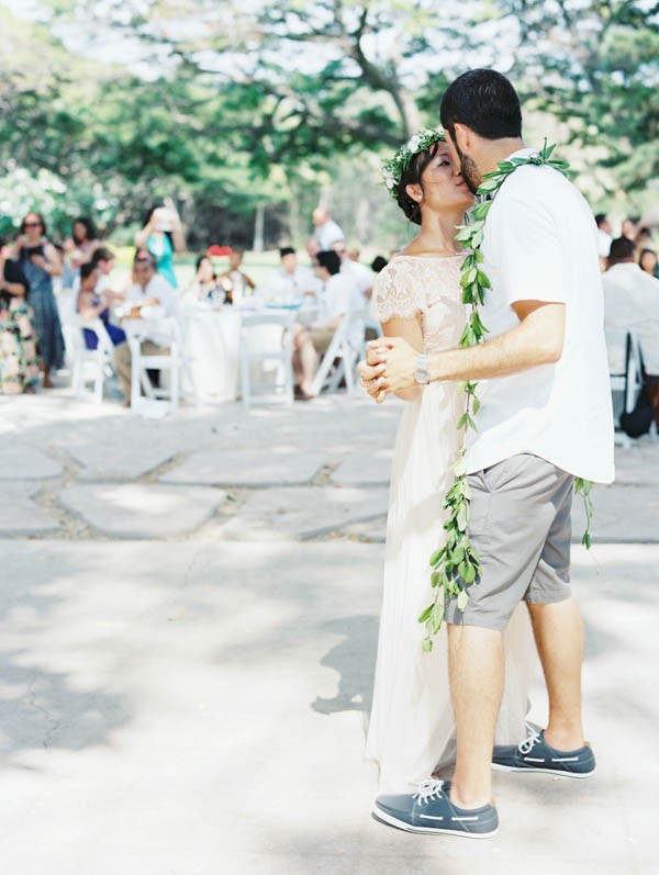 Colorful-Vintage-Hawaiian-Wedding-at-Olowalu-Plantation-House-Wendy-Laurel-Photography-2