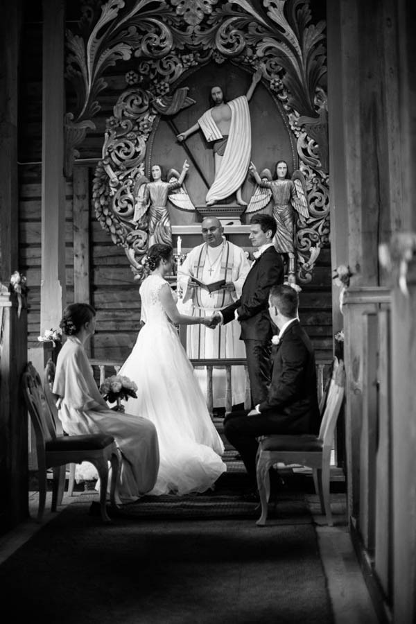 Cozy-Norwegian-Wedding-at-Roisheim-Hotell-Mona-Moe-Machava-Photography-13