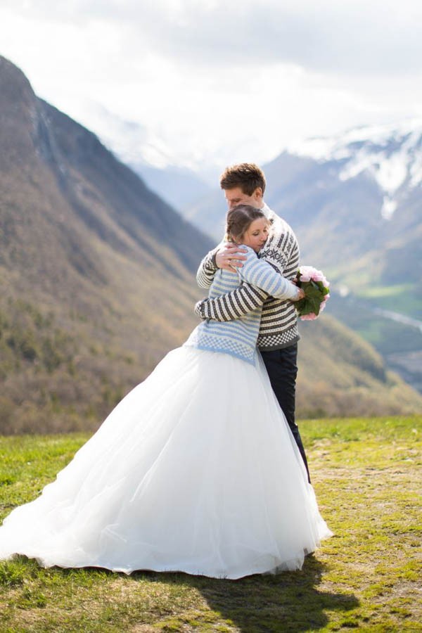 Cozy-Norwegian-Wedding-at-Roisheim-Hotell-Mona-Moe-Machava-Photography-25