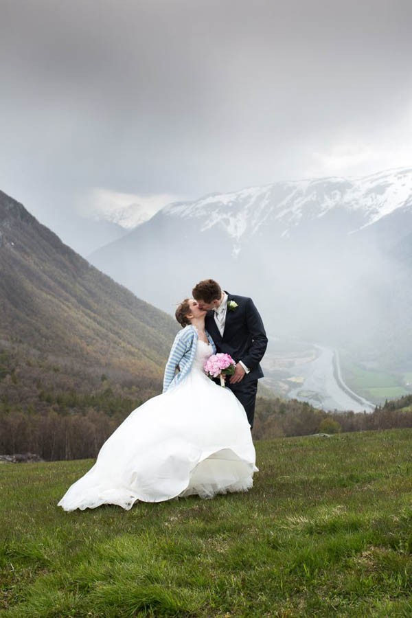 Cozy-Norwegian-Wedding-at-Roisheim-Hotell-Mona-Moe-Machava-Photography-77