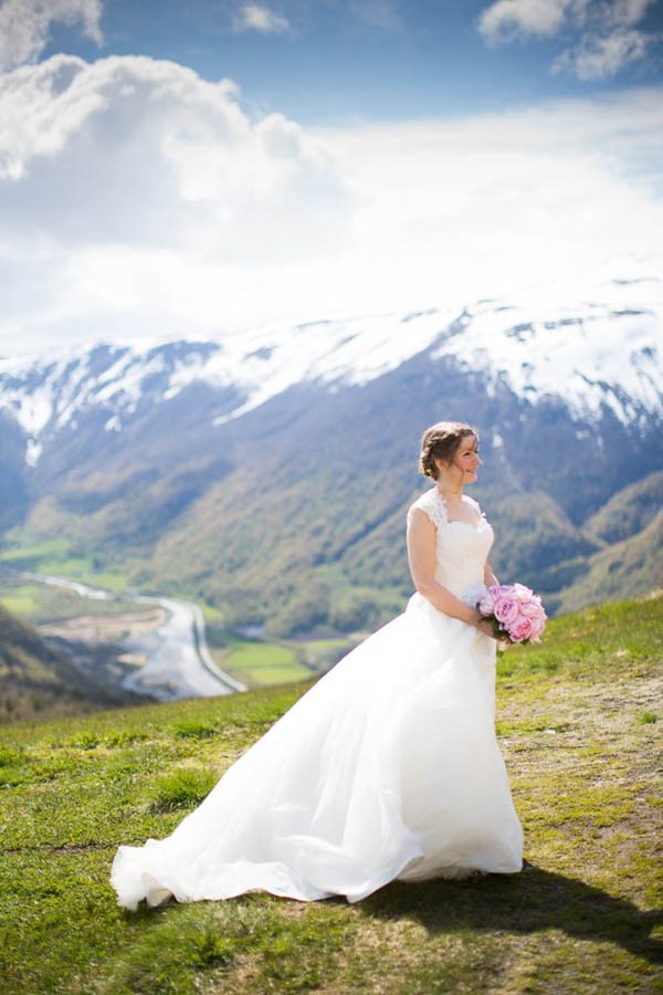 Cozy-Norwegian-Wedding-at-Roisheim-Hotell-Mona-Moe-Machava-Photography-86