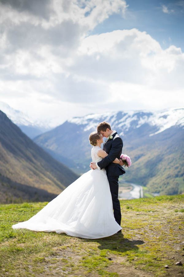 Cozy-Norwegian-Wedding-at-Roisheim-Hotell-Mona-Moe-Machava-Photography-89