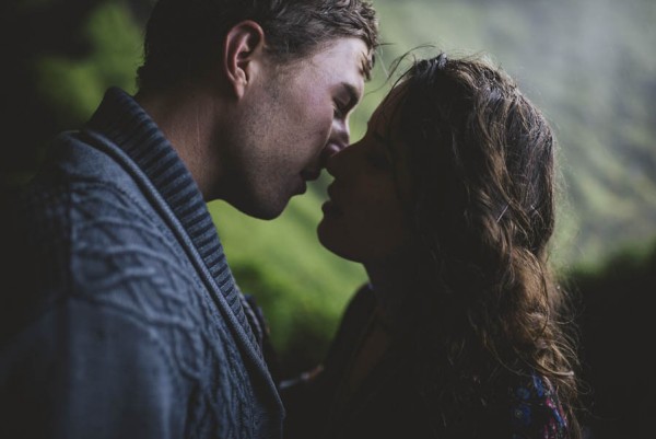 Intimate-Natural-Couple-Portraits-in-Iceland-Charis-Rowland-Photography-18