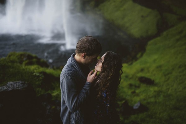 Intimate-Natural-Couple-Portraits-in-Iceland-Charis-Rowland-Photography-27