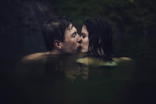 Intimate-Natural-Couple-Portraits-in-Iceland-Charis-Rowland-Photography-66