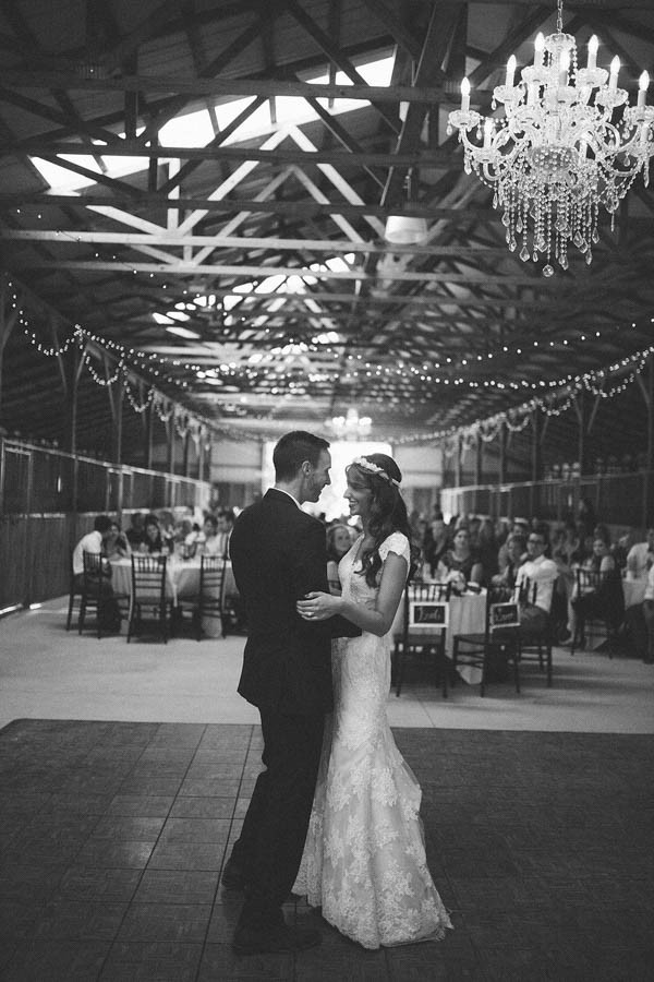 Rustic-Kentucky-Wedding-at-the-Bluegrass-Wedding-Barn-Brandi-Potter-Photography-2-3