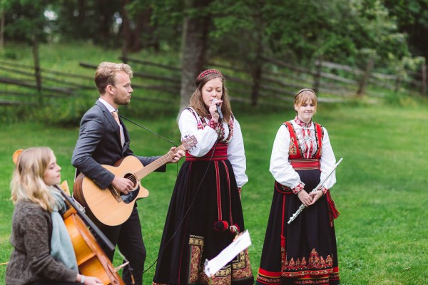 Rustic-Norwegian-Wedding-at-Follo-Museum (15 of 34)