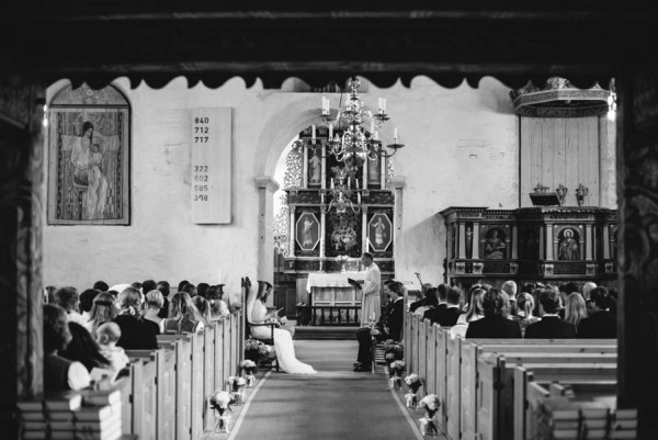 Traditional-Barn-Wedding-in-Norway-Damien-Milan-Photography--3