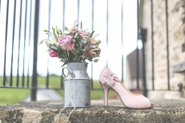 Vintage-Gloucestershire-Wedding-at-Kingscote-Barn-Rachel-Lambert-Photography-0015