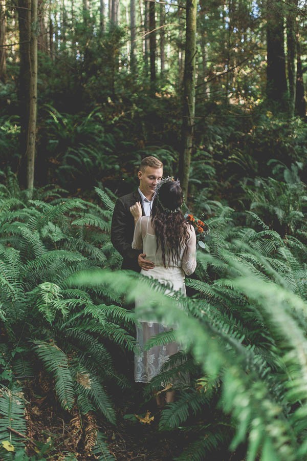 Wild-and-Natural-Engagement-Photos-at-Meadowdale-Beach-Park-Irinart-15