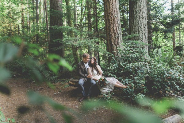 Wild-and-Natural-Engagement-Photos-at-Meadowdale-Beach-Park-Irinart-23