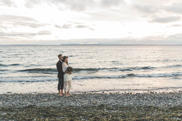 Wild-and-Natural-Engagement-Photos-at-Meadowdale-Beach-Park-Irinart-40