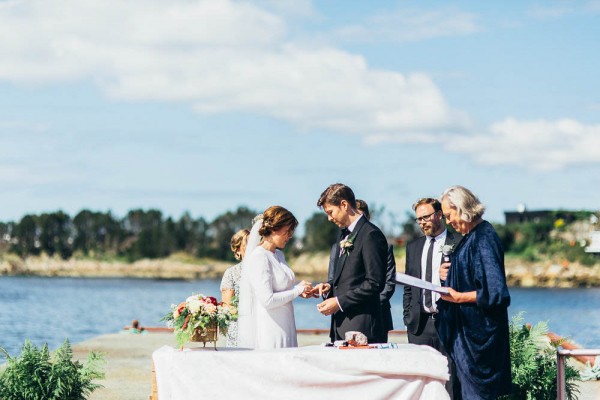 Black-and-White-Nordic-Wedding-at-Devold-Fabrikken (18 of 35)