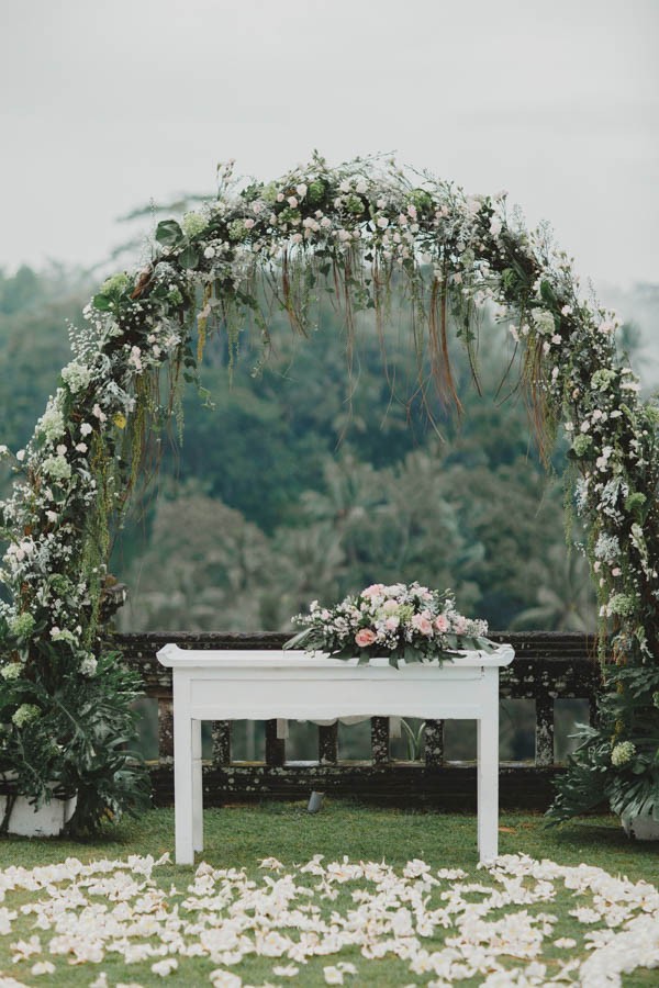 Bohemian-Chic-Bali-Wedding-at-Puri-Wulandari-Terralogical-Photography-14