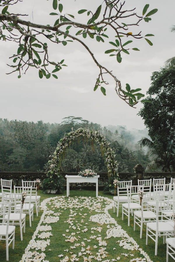 Bohemian-Chic-Bali-Wedding-at-Puri-Wulandari-Terralogical-Photography-16