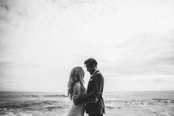 Boldly-Romantic-Icelandic-Elopement-in-the-Fjaorargljufur-Canyon-Nicole-Ashley-Photography-11